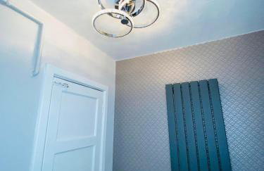 Bright, Spacious, modern Interior Decor 2 bedrooms Apartment with amazing views - Photo 28