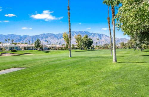 Midnights at the Oasis - Foto 37