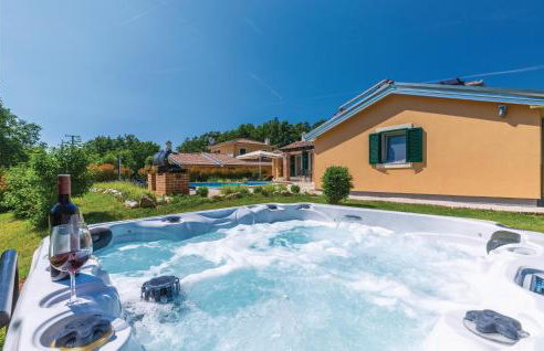 Gorgeous Home In Rezanci With Jacuzzi - Foto 8
