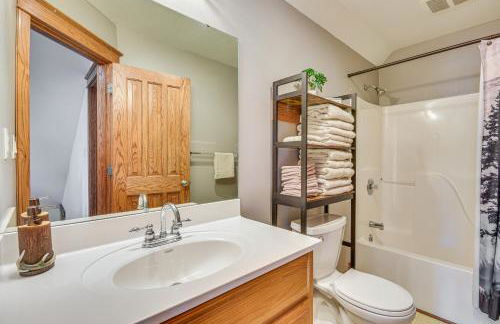 Pond Access and Fishing Cedar Lodge in Versailles - Foto 21