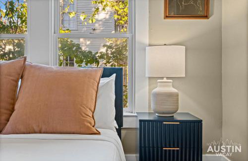 East Austin 2BR 1BA w Patio and Grill, Pet-Friendl Walk to 6th By Austin Vacay - Foto 15