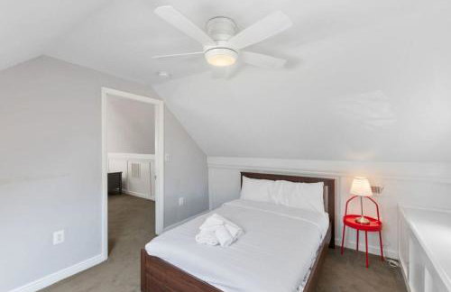 Massive 5BR Historic CozySuites House - Photo 14