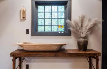 Chic Catskills Cabin with Hot Tub and Fire Pit - Foto 9