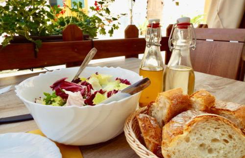 Casa Valentino in Via Liberale Isolabona Sleeps 8 Isolabona Italy - Foto 47