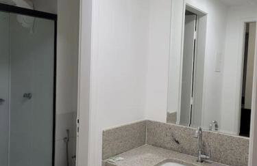 Flat recém-reformado e bem localizado - Foto 26