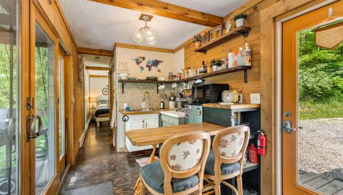 Unique Dover Accommodation with a Hot Tub Perfect for Glamping in Ohio - Foto 3