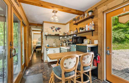 Unique Dover Accommodation with a Hot Tub Perfect for Glamping in Ohio - Foto 3