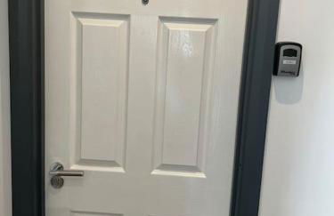 Newly refurbished studio, great location 8 studios - Photo 62