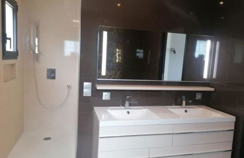 MAGNIFIQUE VILLA MODERNE ENTRE MER ET MONTAGNE - Foto 10