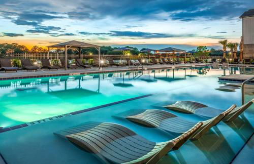 Trendy 1BR Apt with King Bed Pool Gym and Close to Beach - Foto 24