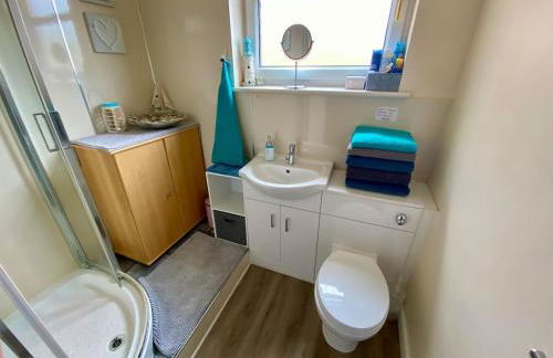 3 bedrooms house with free parking in a quiet area - Photo 16