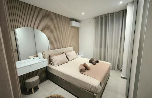 Floral Home 2 - 1st floor apt with private parking! - Photo 15