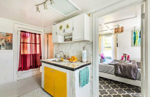 Oceanfront White Stone Cottage w/ Private Beach! - Photo 10
