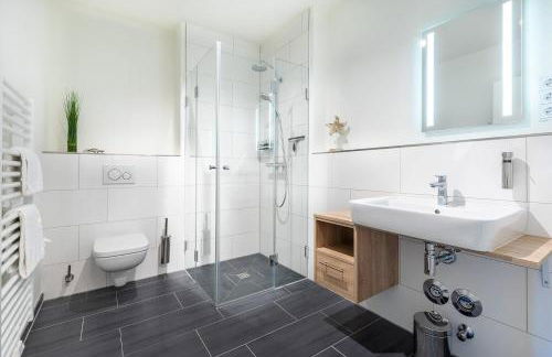 Godewindpark Deluxe-Apartment 2-12 mit eigener e-Ladesäule in der Tiefgarage und XL-Strandkorb am Strand - Foto 24