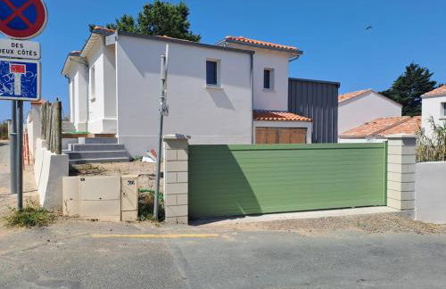 Feet in the water, 100 m from the city center - Photo 16