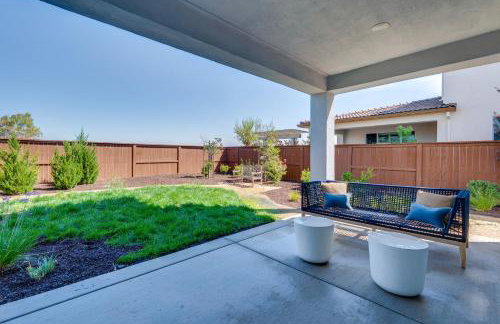 Elegant and Spacious Retreat with Yard in Woodland! - Foto 29