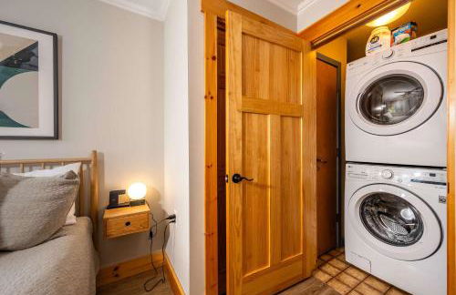 Renovated Ski In Out Condo King Bed Patio Grill - Foto 28