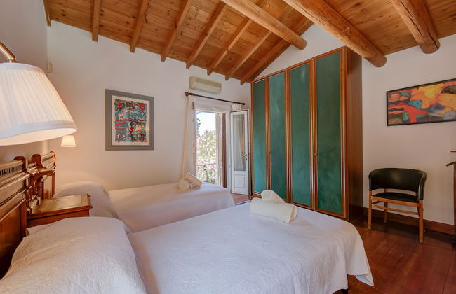 Alberta's Liberty House With Pool - Photo 5