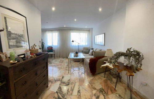 Quédate cerca del casco antiguo - Photo 1