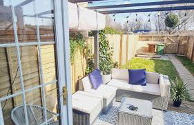 Beautiful 2bed house with garden, walking distance to town - FREE parking - Foto 1