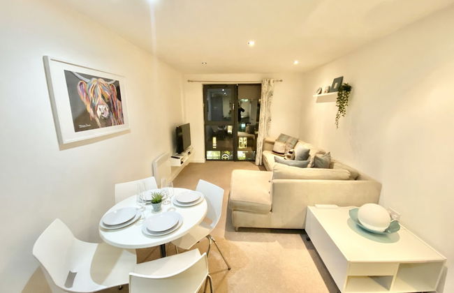 2-bed Apartment Parking Deep Cleaned Professionally - Foto 8