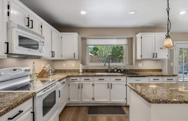 North Phoenix 4 Bdrm Vacation Home W/pool & Games! - Foto 9