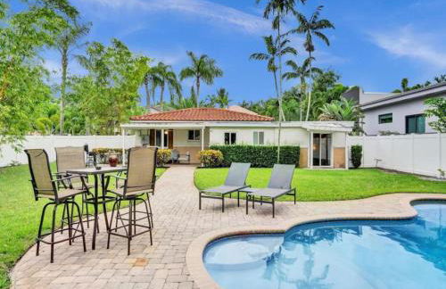 3 min. walk to Wilton Drive, pool and huge yard - Photo 6