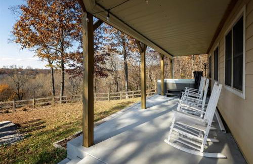 3BR Home w Hot Tub & Sunset Views Near SIUC - Foto 22