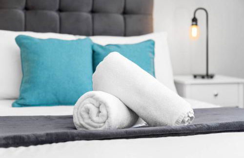 Three Bedroom House - Garden Space - Parking Included - Netflix Access - Parking - 74B - Foto 7