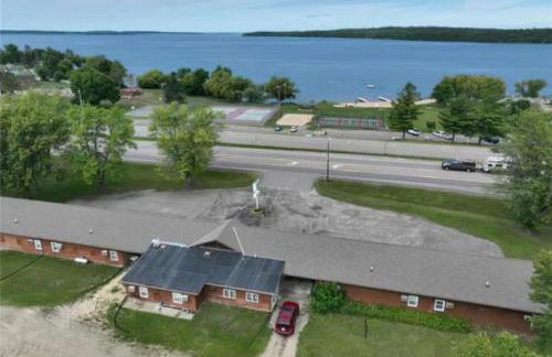 Quaint Lakeview Getaway Trails & Town at Your Doorstep - Foto 18