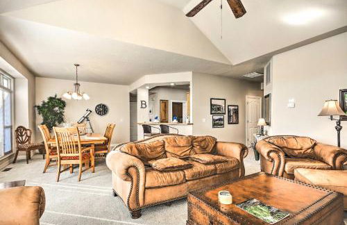 Home with Deck Near Lake Avalon, Boat Ramp and Golf! - Photo 7