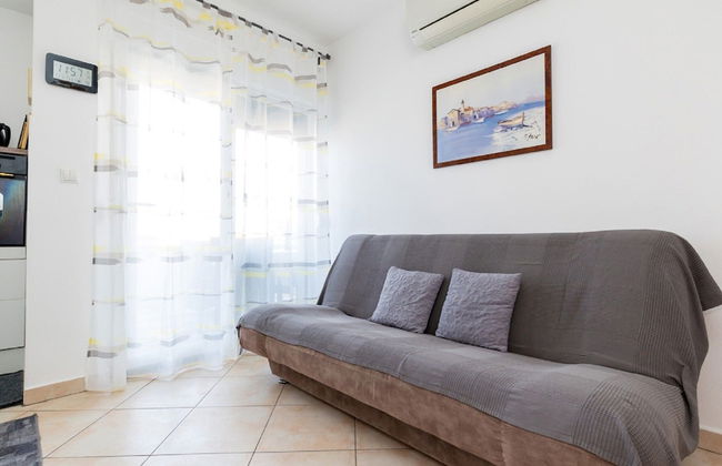 Simplistic Apartment in Malinska near Sea - Foto 12