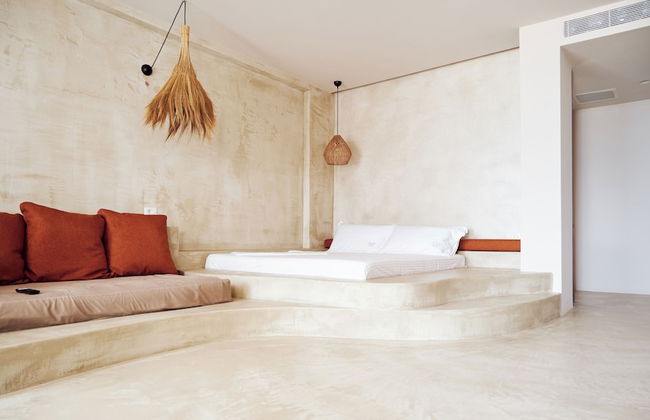 AZAR LUXURY SUITES - Photo 26