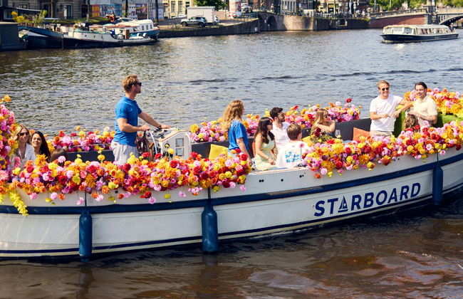 Passeio de barca de flores pelos canais - Foto 1