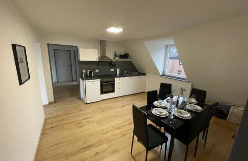 Moderne Ferienwohnung in Gelsenkirchen-Schalke für 1 bis 7 Personen mit Terrasse, ideal für Gruppen & Stadionbesuche - Foto 5
