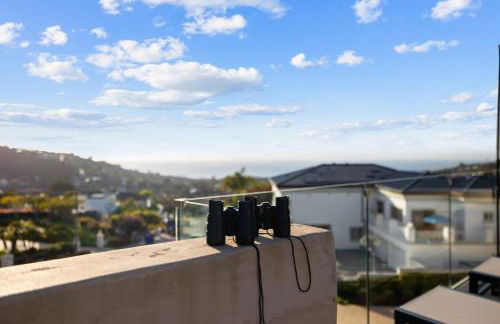 Oceanview Luxe Retreat with Rooftop - Foto 43