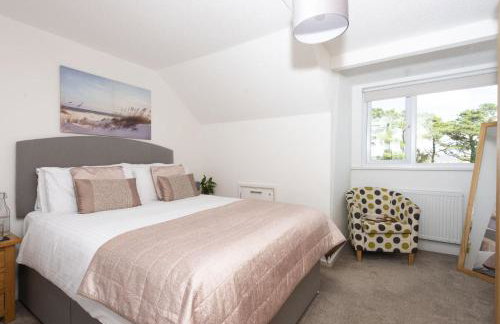 Bridge Apartment - Free Parking & WiFi - Near Perranporth Beach - Foto 16