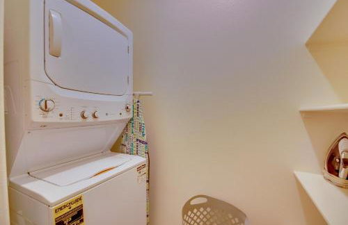 1 Mi to Heritage Lake Park Duplex with Patio! - Foto 16