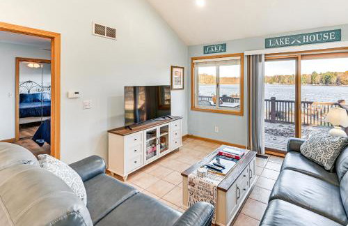 Dock and Gazebo! Lakefront Duplex Near South Haven - Foto 5