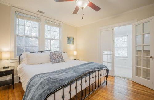 Classic City Apartment w Firepit - Photo 7