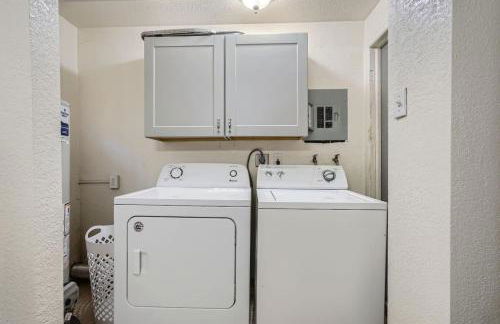Vaulted Ceilings, Natural Light Apt near Olde Town - Foto 20