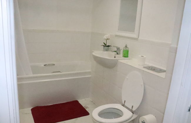 Skyline Haven Modern 2BR w/ Free Parking & 4kTV - Photo 62