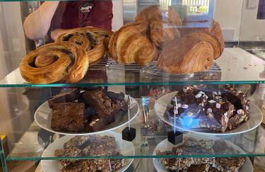 Characterful 2 bed cottage, quiet village setting - Photo 2