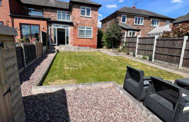 Spacious, cosy & stylish 3 Bed Home in Salford, near Trafford Park - Free Parking - Foto 23