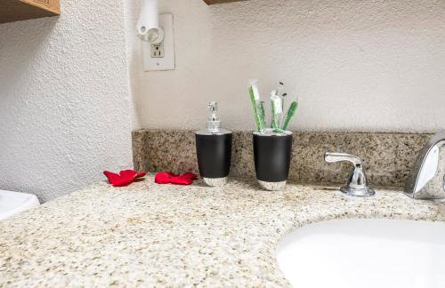 Private Oasis with Pool - Foto 35