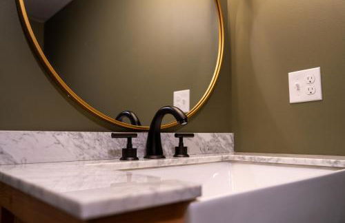 '"Luxury Mountain Getaway'" Sauna, Hot Tub, Massage Chair, Pool Table - Photo 49