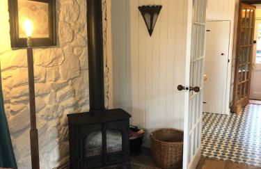 Lofthouse - secluded quirky cottage with sea views! - Photo 30