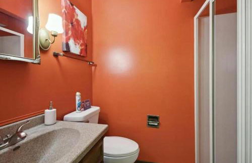 Near Shopping & Dining- The South Bend Bungalow - Foto 30