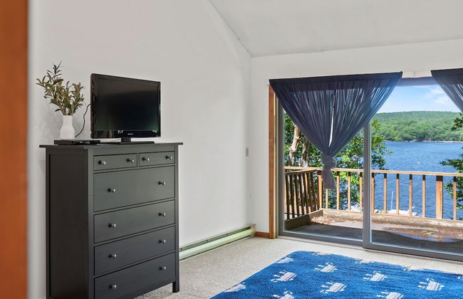 Marina Village by Avantstay Walk to Lake Marina Balcony Patio - Photo 14