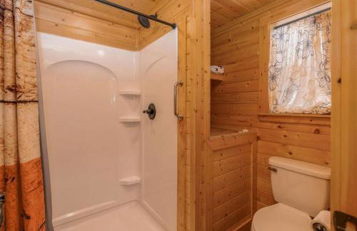 Log Cabin Rentals near San Antonio, Texas, Perfect for Weekend Glamping near Austin - Foto 8